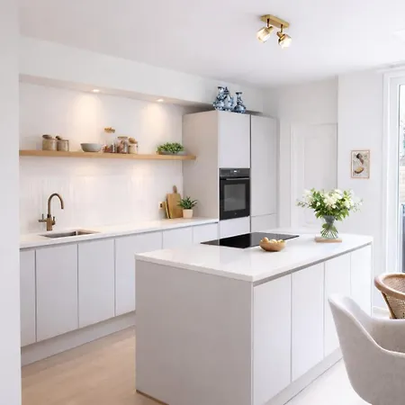 Сasa de vacaciones Charming House 5 Min Walk To Center Of *