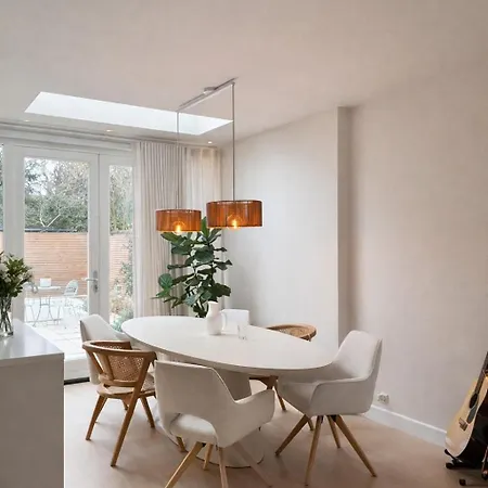 Charming House 5 Min Walk To Center Of Hébergement de vacances *